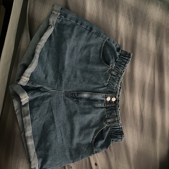 these pair of shorts were from shein in a size 12/0XL - Picture 2 of 5